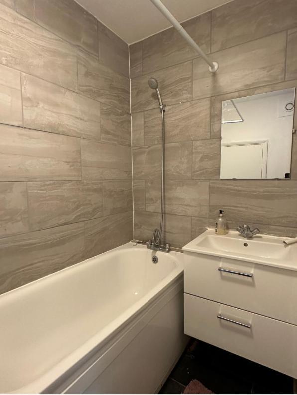 Spacious,1 Bed, Balcony, Southwark Central Londres Extérieur photo